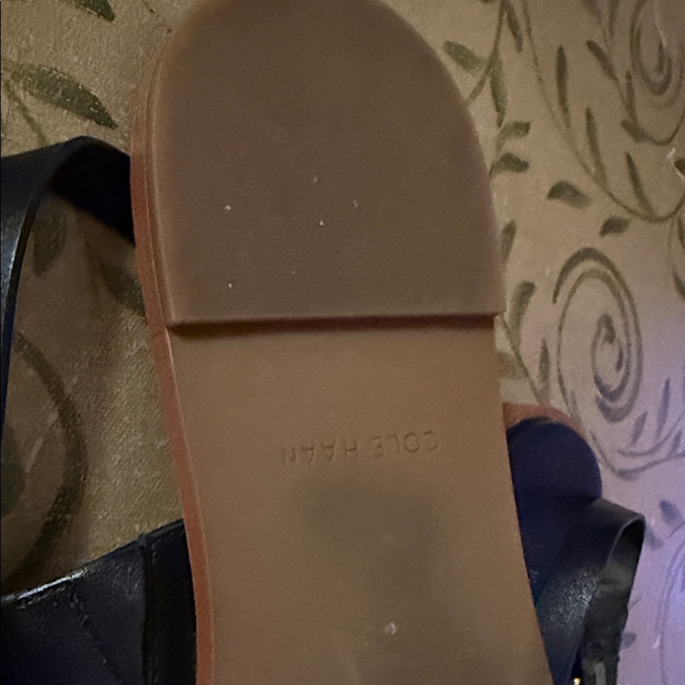 Cole Hahn Classic 2 Strap Black Sandals - Picture 3 of 5